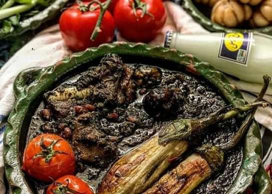 طرز تهیه خورشت قورمه سبزی گیلانی مجلسی و جا افتاده به روش اصلی