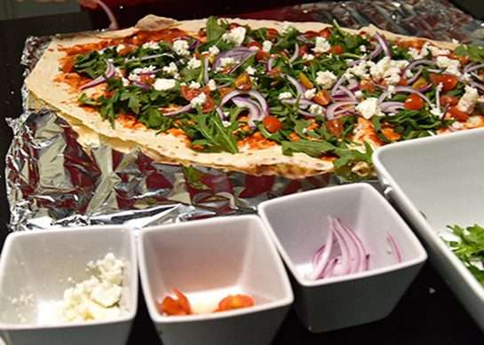 طرز تهیه پیتزا با نان لواش ساده خانگی 4 نفره
