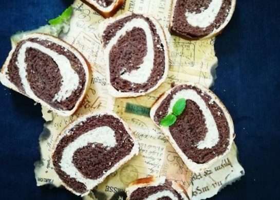 طرز تهیه نان تست دو رنگ با خمیر مایه نرم و پنبه ای برای صبحانه
