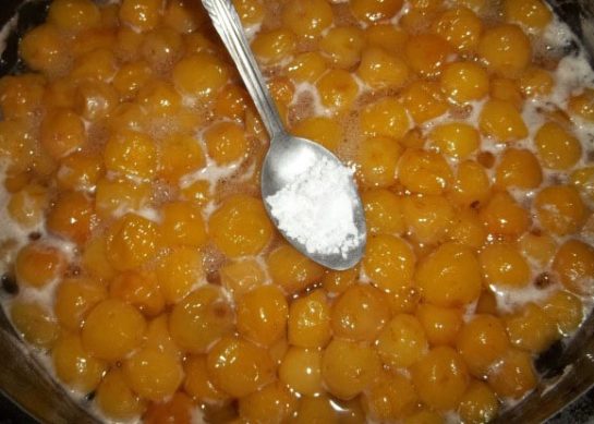 طرز تهیه مربا گیلاس زرد با زعفران خوشرنگ و غلیظ_رستوران یاب
