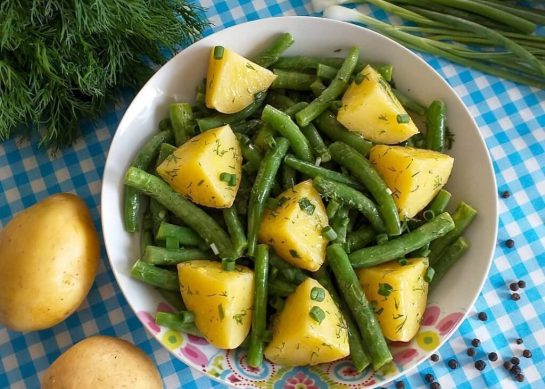طرز تهیه سالاد لوبیا سبز ساده رژیمی بدون مرغ با سیب زمینی_رستوران یاب