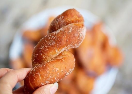 طرز تهیه پیراشکی شکری بازاری با خمیرمایه و شیر بدون فر_رستوران یاب