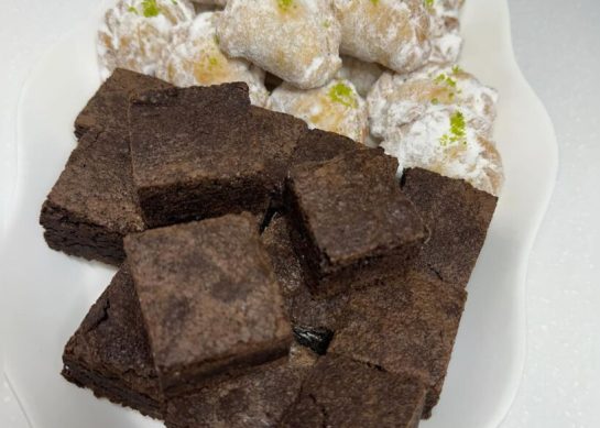 طرز تهیه اسلایس براونی شیک و خوش طعم برای پذیرایی_رستوران یاب