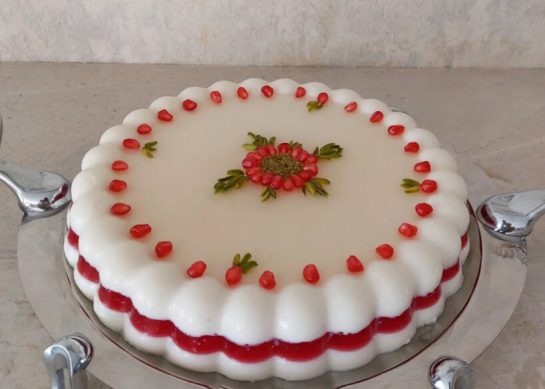 طرز تهیه دسر انار برای شب یلدا با شیر و ژلاتین شیک و ساده_رستوران یاب