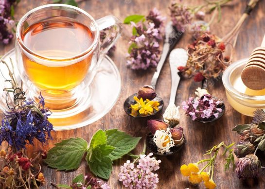 طرز تهیه دمنوش سرماخوردگی با عناب، به و دارچین برای رفع گلودرد و سرفه_رستوران یاب