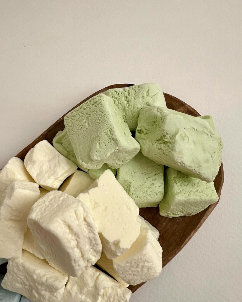 طرز تهیه بستنی خشک خانگی بدون دستگاه پفکی و نرم مناسب پذیرایی_رستوران یاب