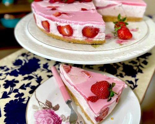 طرز تهیه چیز کیک توت فرنگی